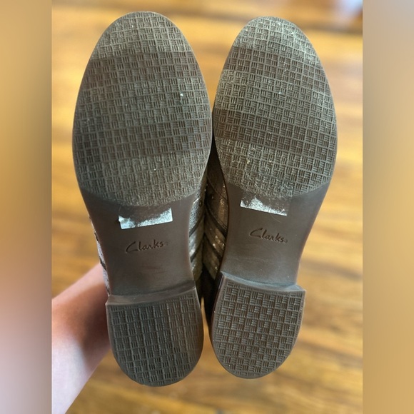 Clarks trish bell metallic suede slip on l
Bootie flats 7.5 office city comfort - Picture 3 of 5